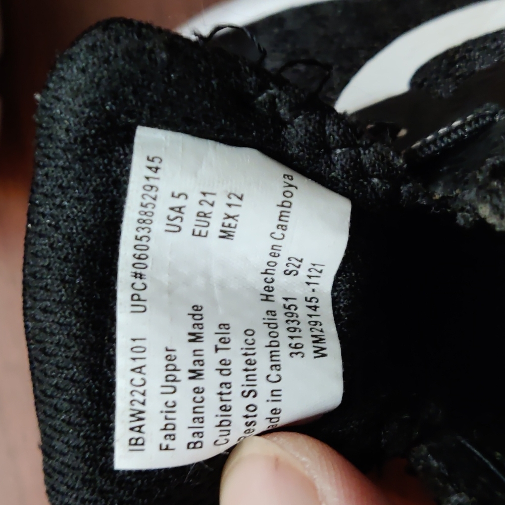 ***Athletic Sneakers Boys(5) Toddlers. - Picture 4 of 6